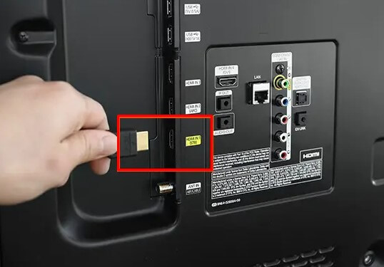 Connect the HDMI cable properly into TCL Roku TV to fix the red screen issue